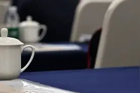 “红头文件”少了，“白头文件”也不能多图片