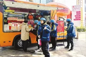 上海静安工会暖“新”餐车上路开跑图片