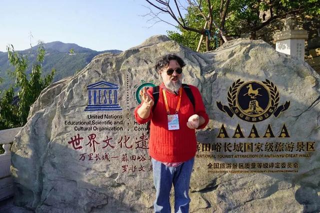 长城上，千年斑驳成诗，诉予我听