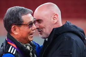 上海体育这一年｜申城足球创造历史，来年再演“红蓝德比”图片