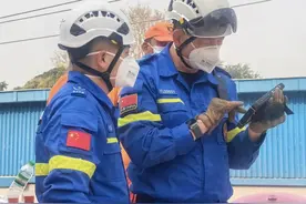 中方救援队在缅甸曼德勒救出1名幸存者图片