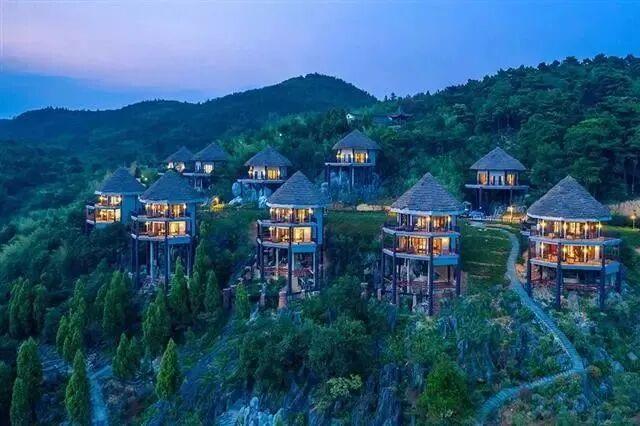 在桂林过大雪：暖汤、红柿、碧水…藏着南方冬日最惊艳的色彩