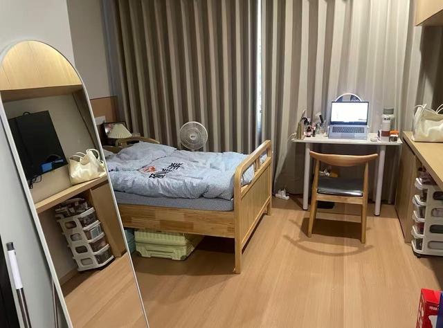 27岁女生月租1500元住进养老院