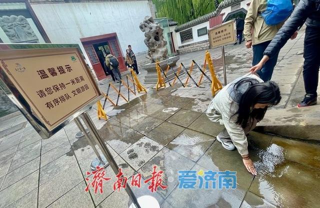 济南泉景添趣：水位高涨泉眼涌 安全提示护游程