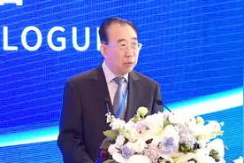 “在俄乌冲突问题上，中国的立场和态度不会因西方的施压就左右摇摆”视频封面