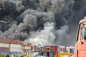 痛心!伊朗港口爆炸已致40人死亡、超1000人受伤图片