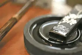 笔尖的墨 山上的苍松和林间的走兽图片