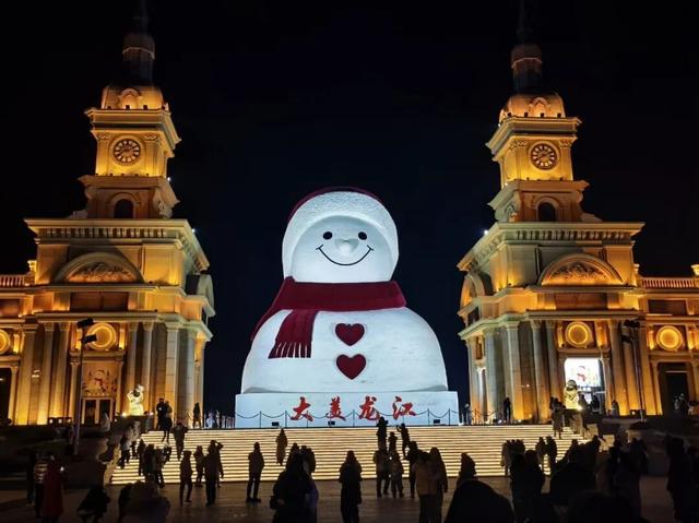 哈尔滨雪人天团营业，把冬天甜成棉花糖