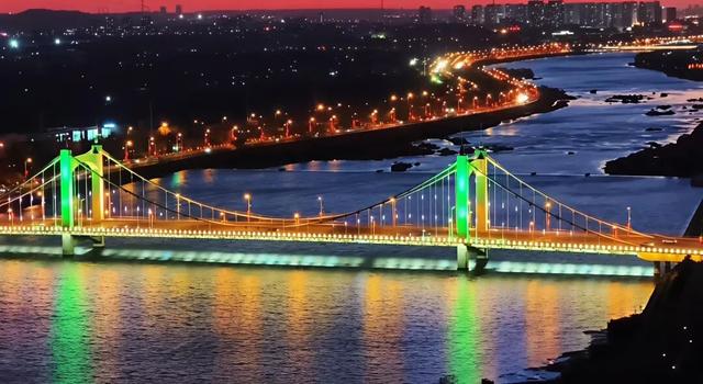 抚顺六座跨河桥集体“换装”！ 一桥一景美出圈，夜景打卡新地标上线
