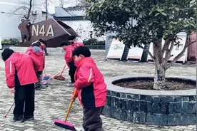 传承雷锋精神 美化红色地标——怀远县龙亢镇实验小学开展“学雷锋”环境清理志愿服务活动图片