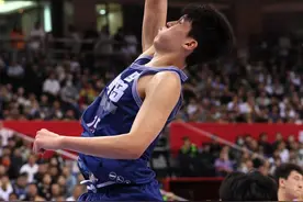 CBA重燃战火！青岛男篮周五主场对阵新疆，球票销售火爆明星对决惹人关注图片