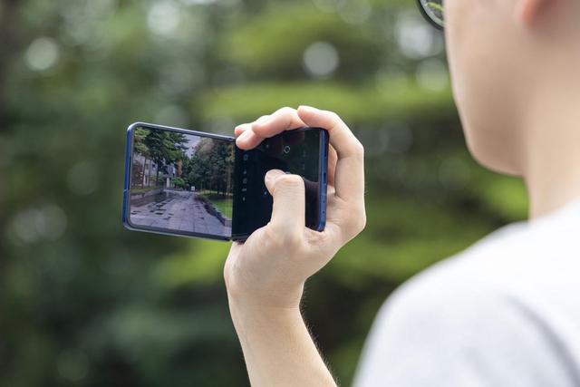 三星Galaxy Z Flip7上手评测：小折叠的新高度，还是熟悉的配方？