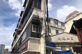 魔都网红“纸片楼”要拆了？人去楼空后仍有人来打卡→图片