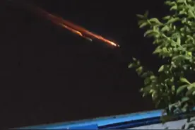 山东多地夜空现不明飞行物，目击者称一大带小很亮，天体物理学博主：应是国外侦查卫星再入大气层烧毁图片