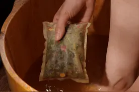 消保委抽检60家，只有两家不错？冬日养生，胡庆余堂泡脚包、小庆锤、艾灸贴、元气膏、芝麻丸……用过觉得好才推荐图片