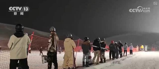 “滑雪+”激活复合式需求释放消费潜力 创新场景“错峰夜滑”“南国雪乡”圈粉留人