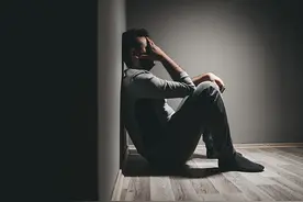 一睁开眼总觉得有人在骂我！30岁精神分裂症患者术后重返岗位图片