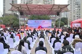 来大渡口吃团年宴买年货！2025年大渡口区迎新消费季暨迎春精品宴席和年货展开幕图片