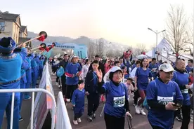 我与“万峰林警马”的故事 | 当警察蓝遇上民族风，这场赛道化身多民族文化长廊图片