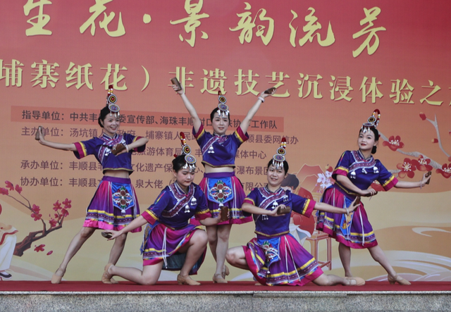 高能预警！现场直击丰顺绝美花墙、花路...