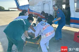三亚多部门合作紧急航空转运一患者图片