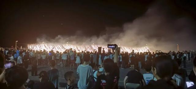 日照刘家湾赶海园千灯之夜盛大启幕，人气爆棚！