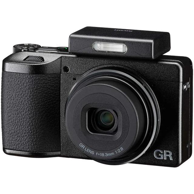 哈苏推出X2D II相机和变焦镜头35-100E｜Insta360发布GO Ultra｜理光发布GR IV和GF-2闪光灯