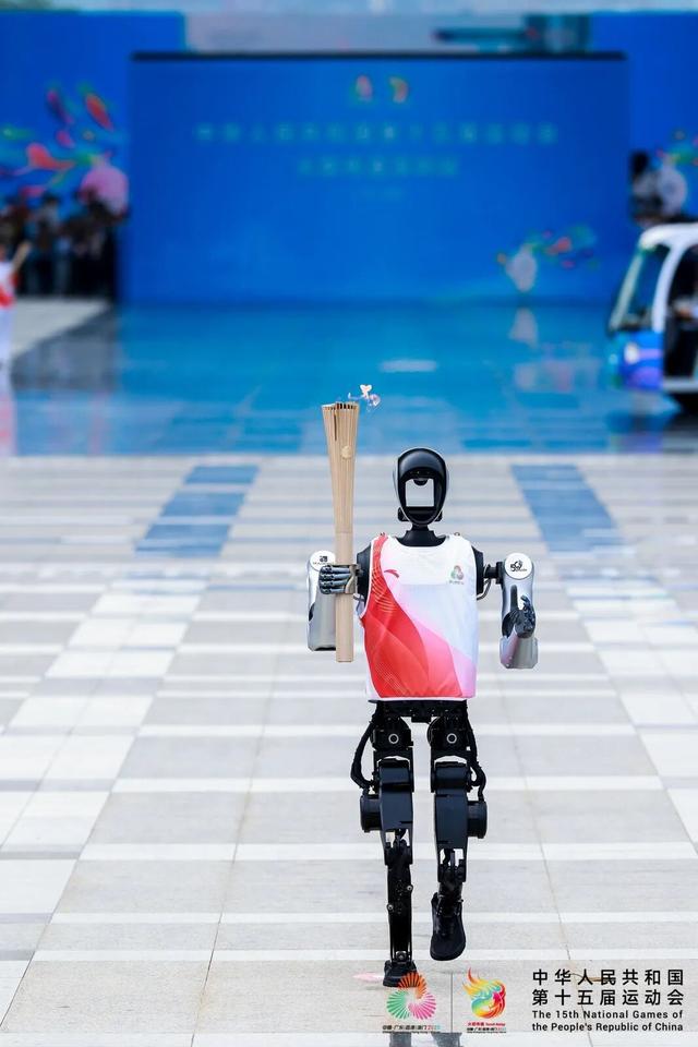 人人人！今天，这里挤满围观市民，现场令人振奋！网友：果然很深圳