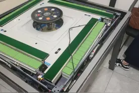 男子输钱后上演“自爆式”求助……网友：这把“同归于尽”局？图片