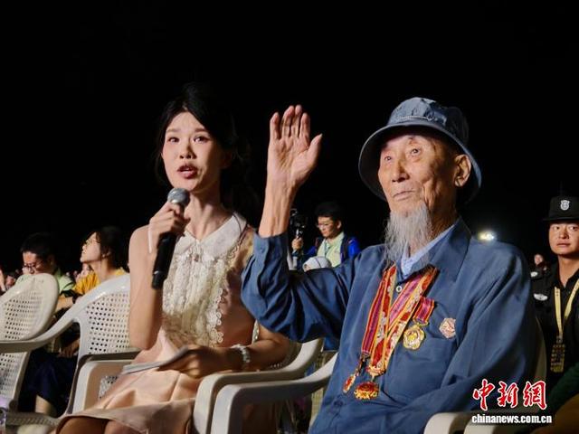 宁夏：万年遗址水洞沟上演烟花盛典