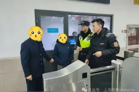 爱的记忆导航：地铁站协助迷路阿兹海默老人回家图片