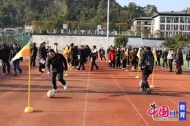 四川珙县职校：趣味运动展教师风采，团结协作创和谐校园图片