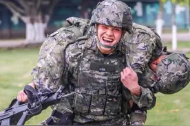 广西来宾武警官兵开展强化训练图片