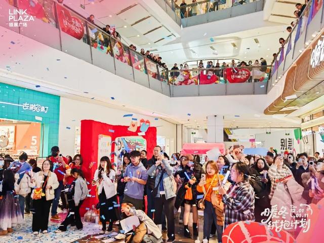 大小“毛绒”组团就位！海淀这个商圈，等着“暖”你一下——