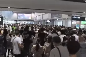 日本机场因候机室剪刀丢失大乱：高峰期200多趟航班延误 所有人重新安检图片