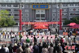 张颐武谈高考作文：哲理性鲜明 有一定难度和区分度图片