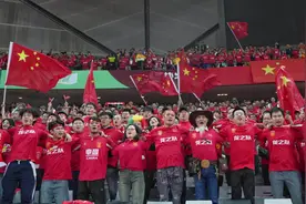 直击世预赛中韩之战：国足首发阵容公布，全国球迷齐聚深圳挺国足图片