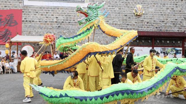 走进隆里古城：探六百年屯堡文化 赏非遗花脸龙魅力