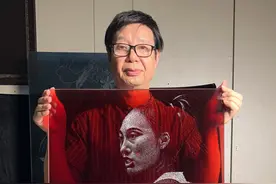 长沙手艺人“千锤万击” 还原郑钦文比赛名场面图片