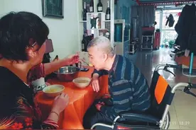 人间真情！沈阳男子患重病 离婚20年的前妻伸出援手图片