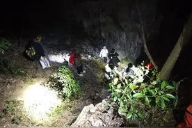 凌晨三点搞浪漫？8位“大侠”夜闯张家界深山追光2025，差点凉凉！图片