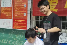 新化县石冲口镇下温小学：爱心义剪进校园 贴心服务暖人心图片