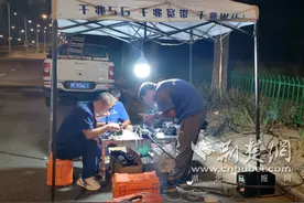 中国电信襄阳分公司连夜奋战3小时 圆满完成东津新区光缆割接任务图片
