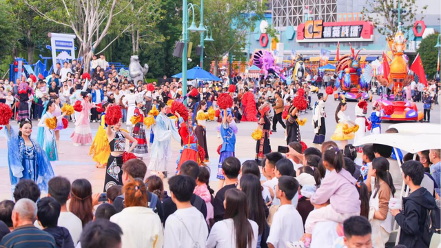 郑州海昌山海国潮盛宴燃动黄金周，“深海迷踪夜”将热力接档