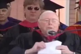 “投资界最长的河”，芒格给我们留下了什么？交靠谱的人，做本分的事，中国投资者太喜欢赌博，这很糟糕……图片