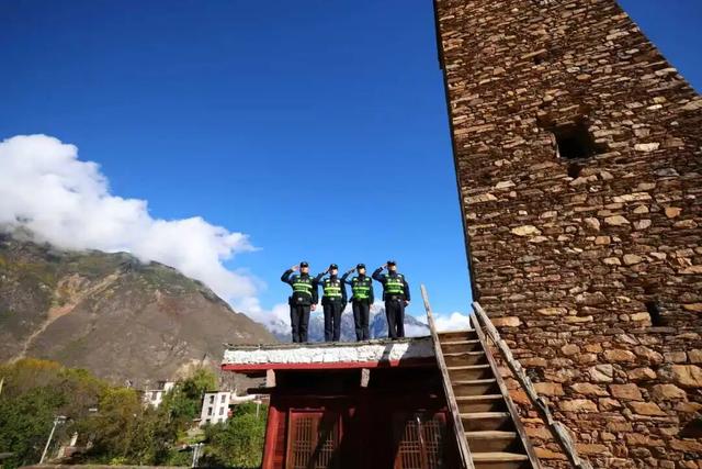 警眼看一线｜“温旅警务”绽放基卡依村，护梦世界“最佳旅游乡村”