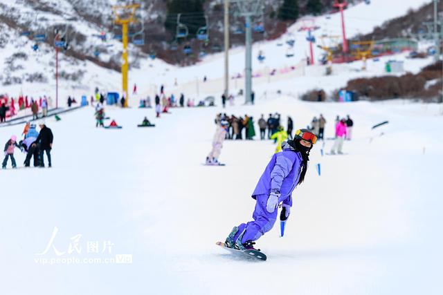 冰雪活动精彩纷呈