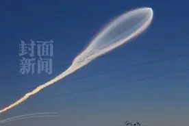 西安网友凌晨拍到“不明飞行物”，记者证实：系长六甲火箭发射卫星图片