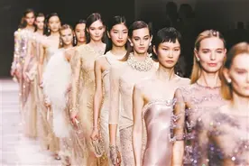 一袭高定衣裙 就是一件艺术品图片