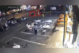 民警加班路上一眼认出嫌疑人，秒抓！图片